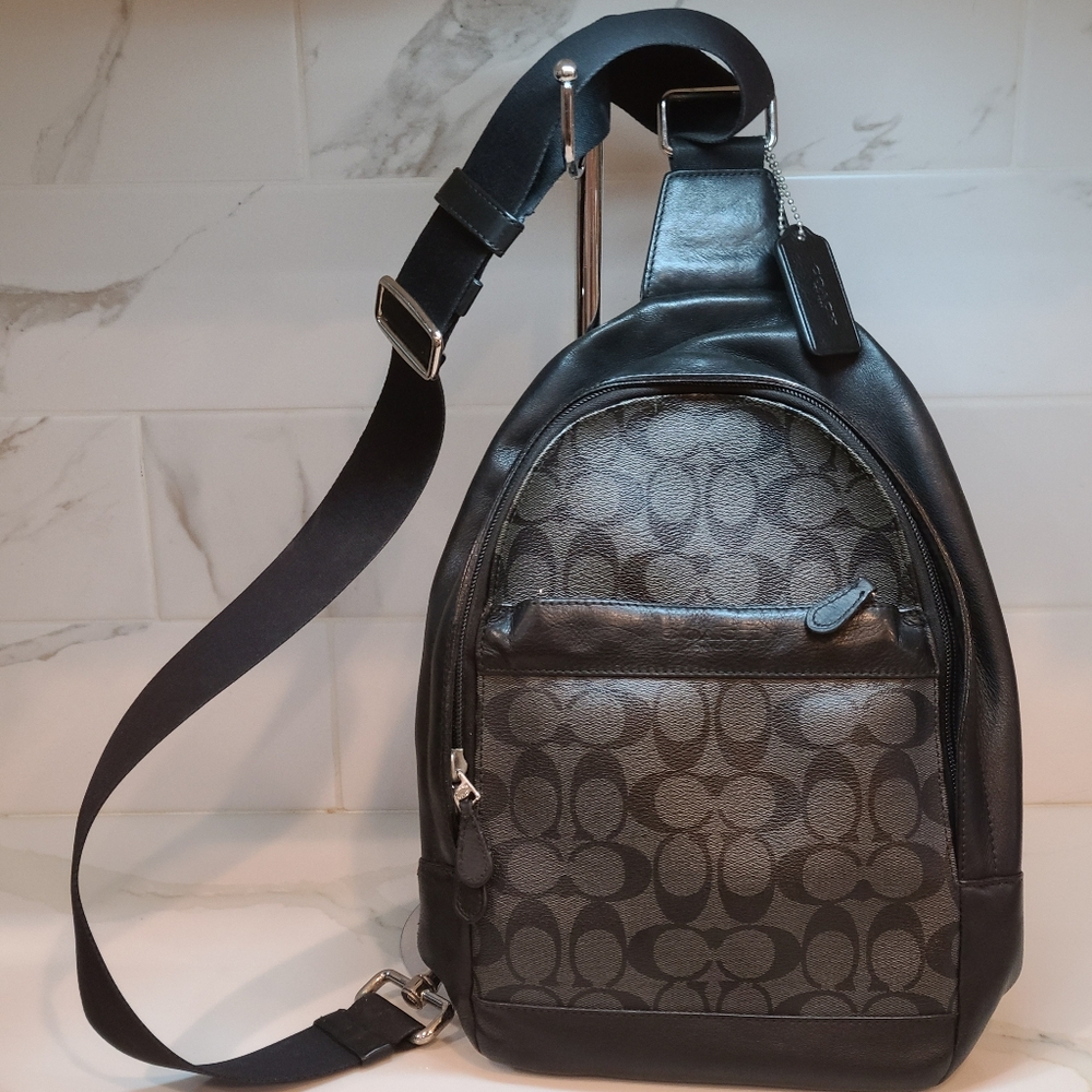 Coach Charles Pack Black and Gray Leather Sling Bag EUC